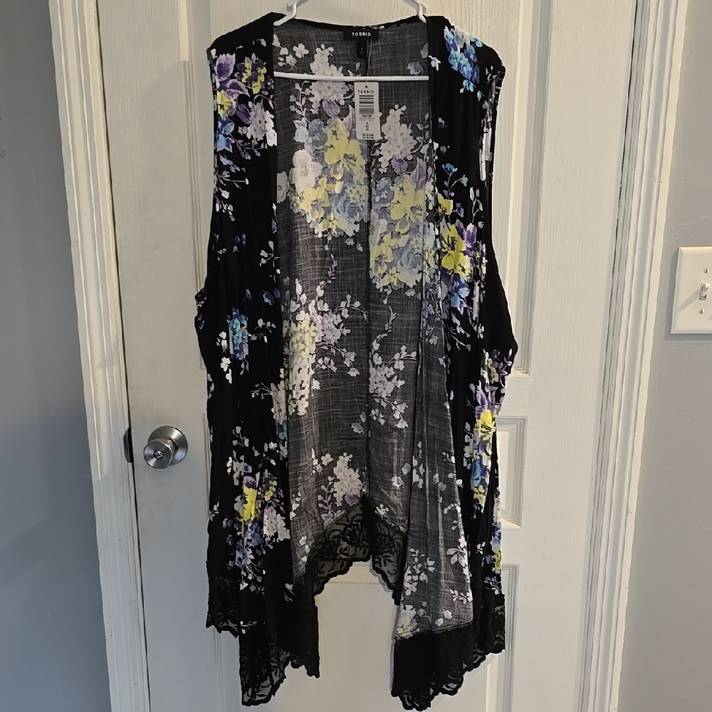 Torrid Women's 5X Black Floral Floral Sleeveless Lenny Vest New w/ Tags!